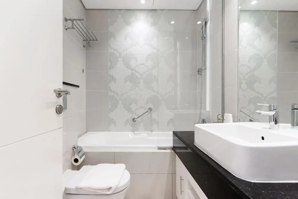 Stylish Studio With Storage Room In Hotel L Fits 2 Dubai